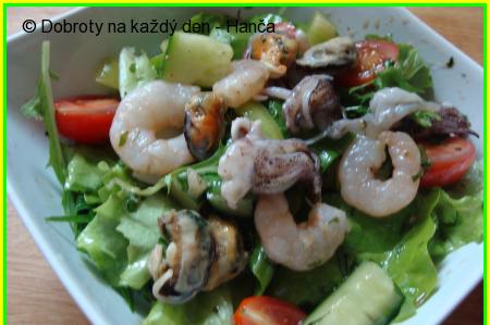  Zeleninový salát s mořskými plody