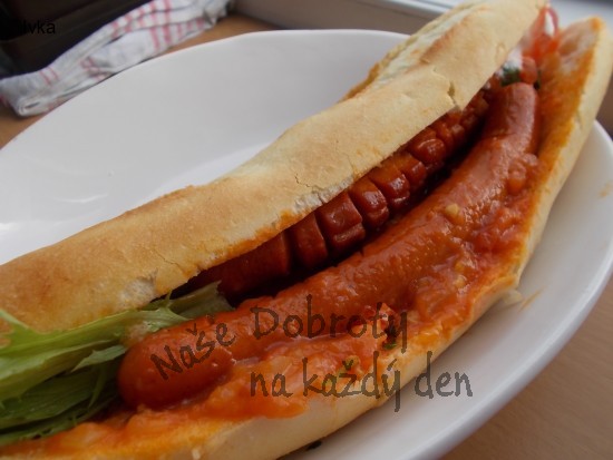 Grilovaný hot  - dog se výbornou domácí salsou