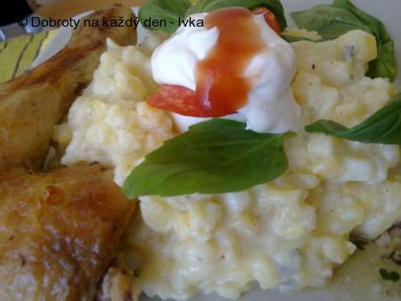 Libová pečínka z krůtích prsíček v bazalkovo - medové marinádě  s lehkým salátem