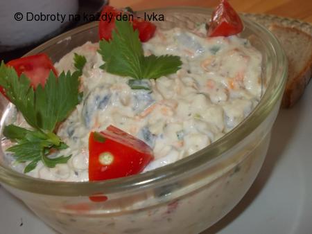 Rybí salát  z  filetů z cejna v jogurtovo-mrkvové remuládě