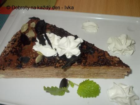 Čokoládovo-karamelový dortík z kulatých dortových oplatek