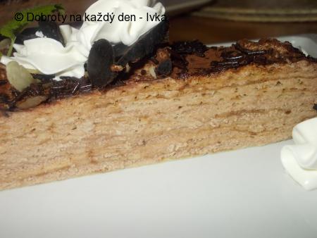 Čokoládovo-karamelový dortík z kulatých dortových oplatek