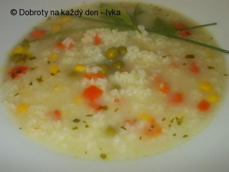 Zdravá polévka s rýží - z droždí, zeleniny a kari koření 