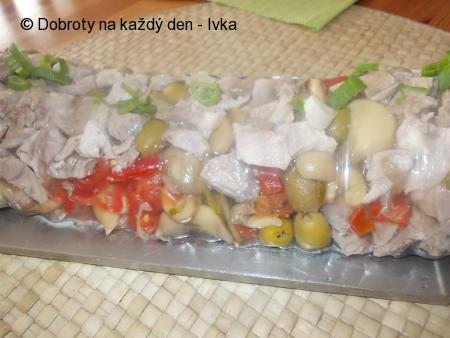 Domácí aspik  -  huspenina / z vepřového masa a pikantní zeleniny