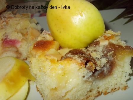 Lehký reveňovo- jablečný koláč s mandlovou drobenkou
