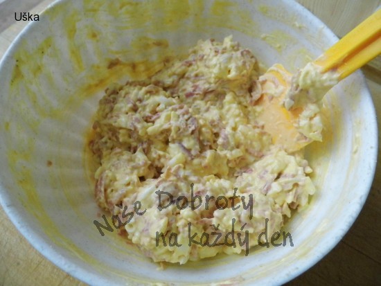 Sýrová pomazánka s uzeninou,vejci a bílou ředkví