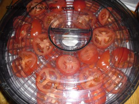 Sušená rajčata se zeleným pepřem v oleji