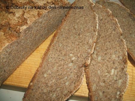 Žitný celozrnný chléb
